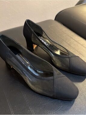 Black mesh kitten heels pumps